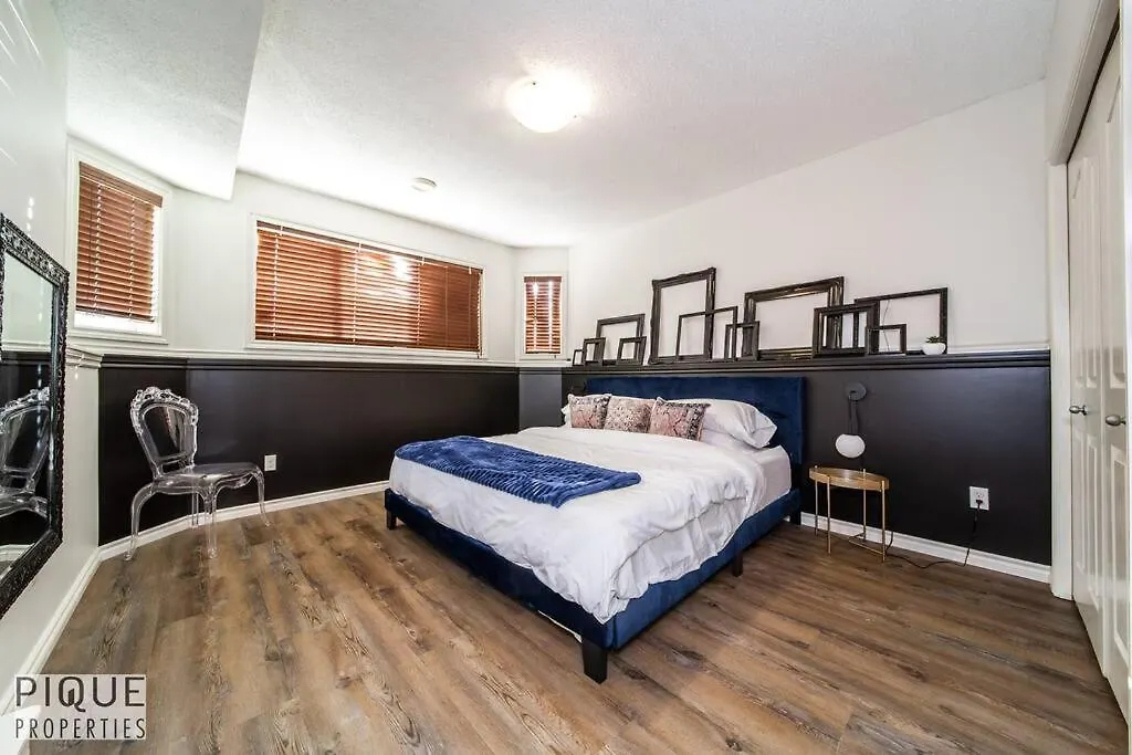 Chic Modern Vibes - King Bed - Fireplace - Sleeps 4 - Wifi Edmonton Kanada