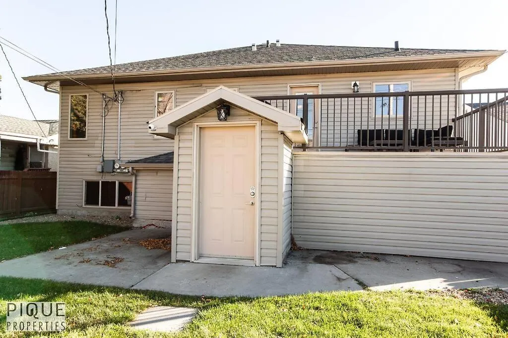 Apartman Chic Modern Vibes - King Bed - Fireplace - Sleeps 4 - Wifi Edmonton Kanada